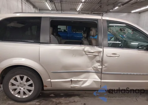 2013 Chrysler Town & Country Touring из США, поврежденный, VIN 2C4RC1BG2DR610346